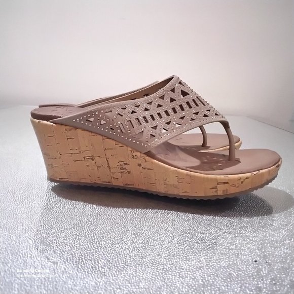 Skechers Luxe Foam Gold Sparkle Thong 1/2" Cork Wedge 2.5" Platform N/W/O/B Sz 7 - Picture 2 of 11